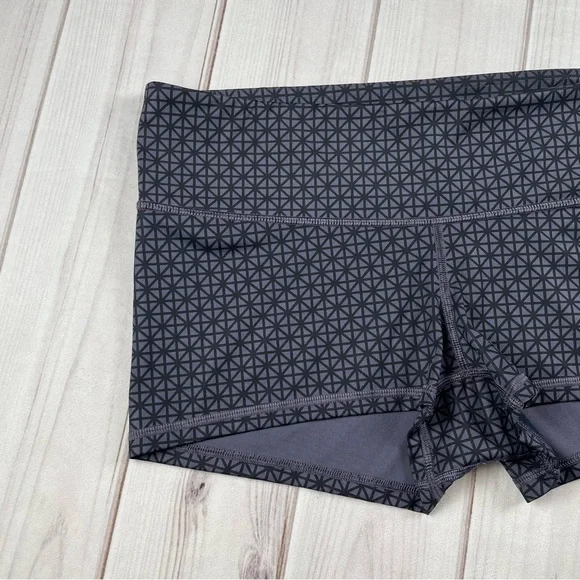 Lululemon Boogie Micro Shorts Women’s 10 Diamond Geometric Print Baddie Low Rise - Picture 2 of 12